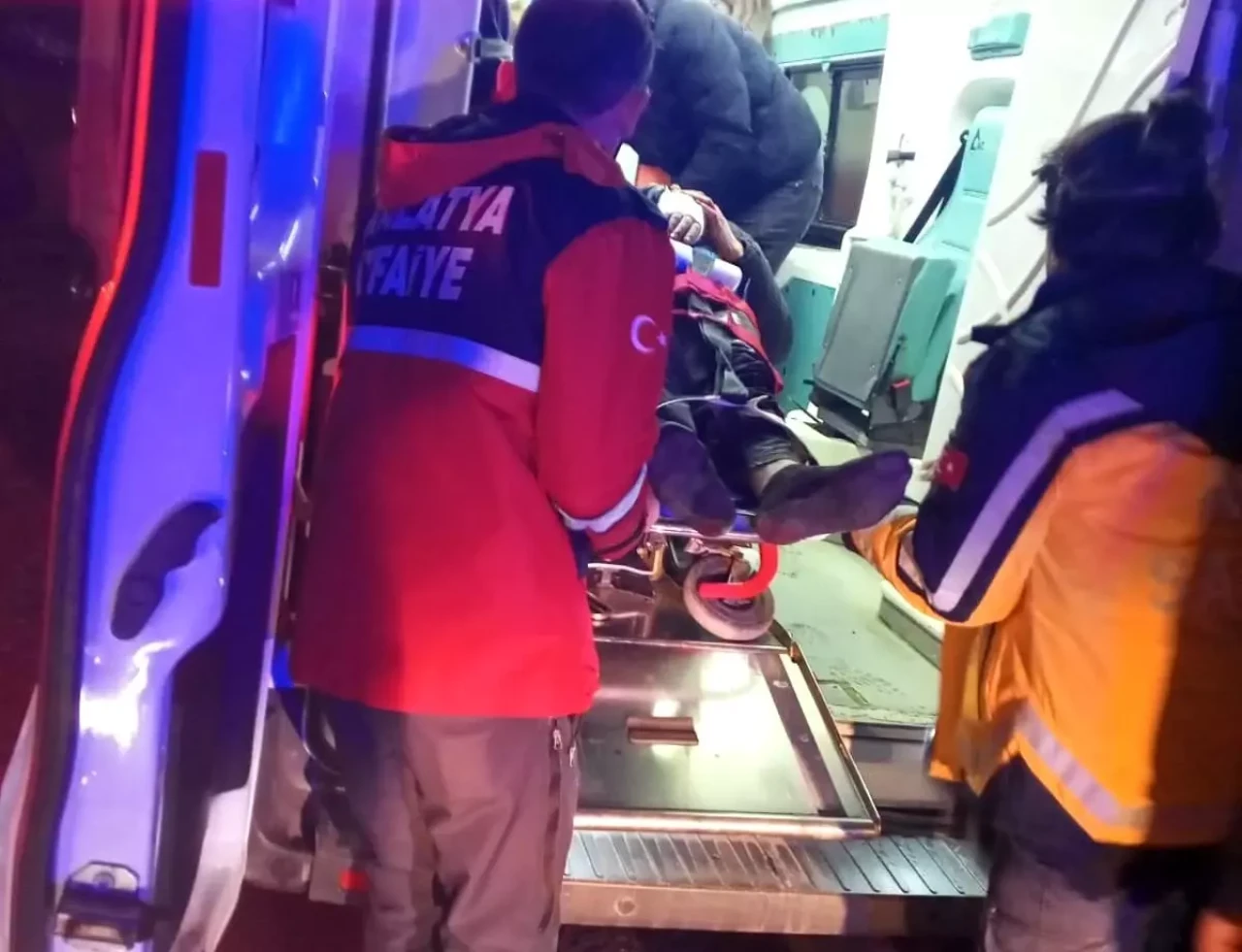Malatya'da Refüje Çarpan Araç Kazasında 3 Kişi Yaralandı