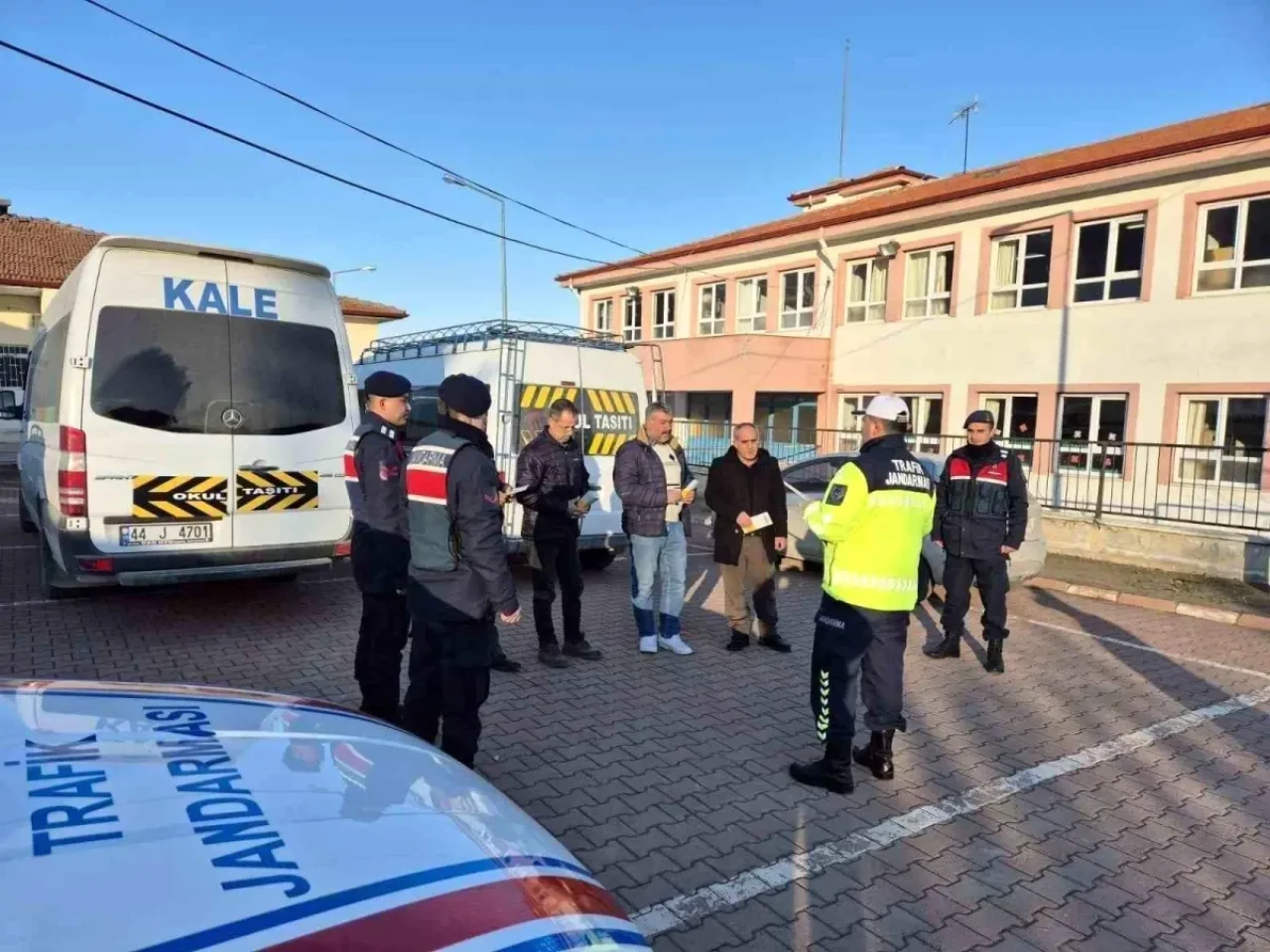 Jandarma Öğrenci Güvenliği İçin Geniş Çaplı Denetim Yaptı.