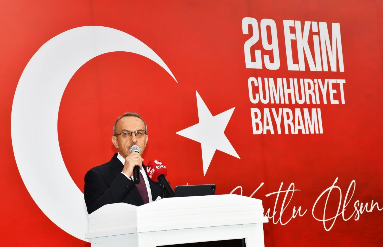 Malatya’da 29 Ekim Cumhuriyet Bayramı Yağmura Rağmen Coşkuyla Kutlandı