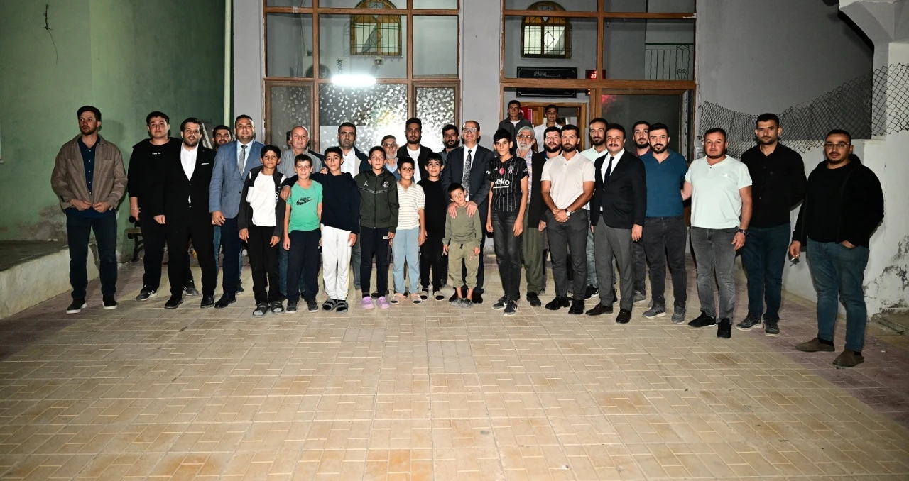 Başkan Geçit, Mahalleleri Gezerek Vatandaşların Taleplerini Dinliyor