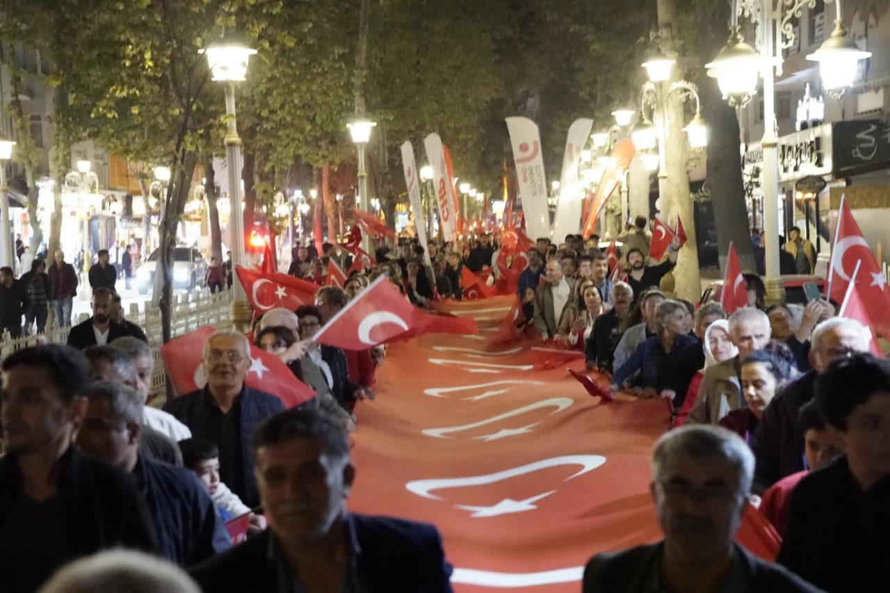Malatya’da Coşkulu Cumhuriyet Yürüyüşü: “Atatürk’ün İzindeyiz”
