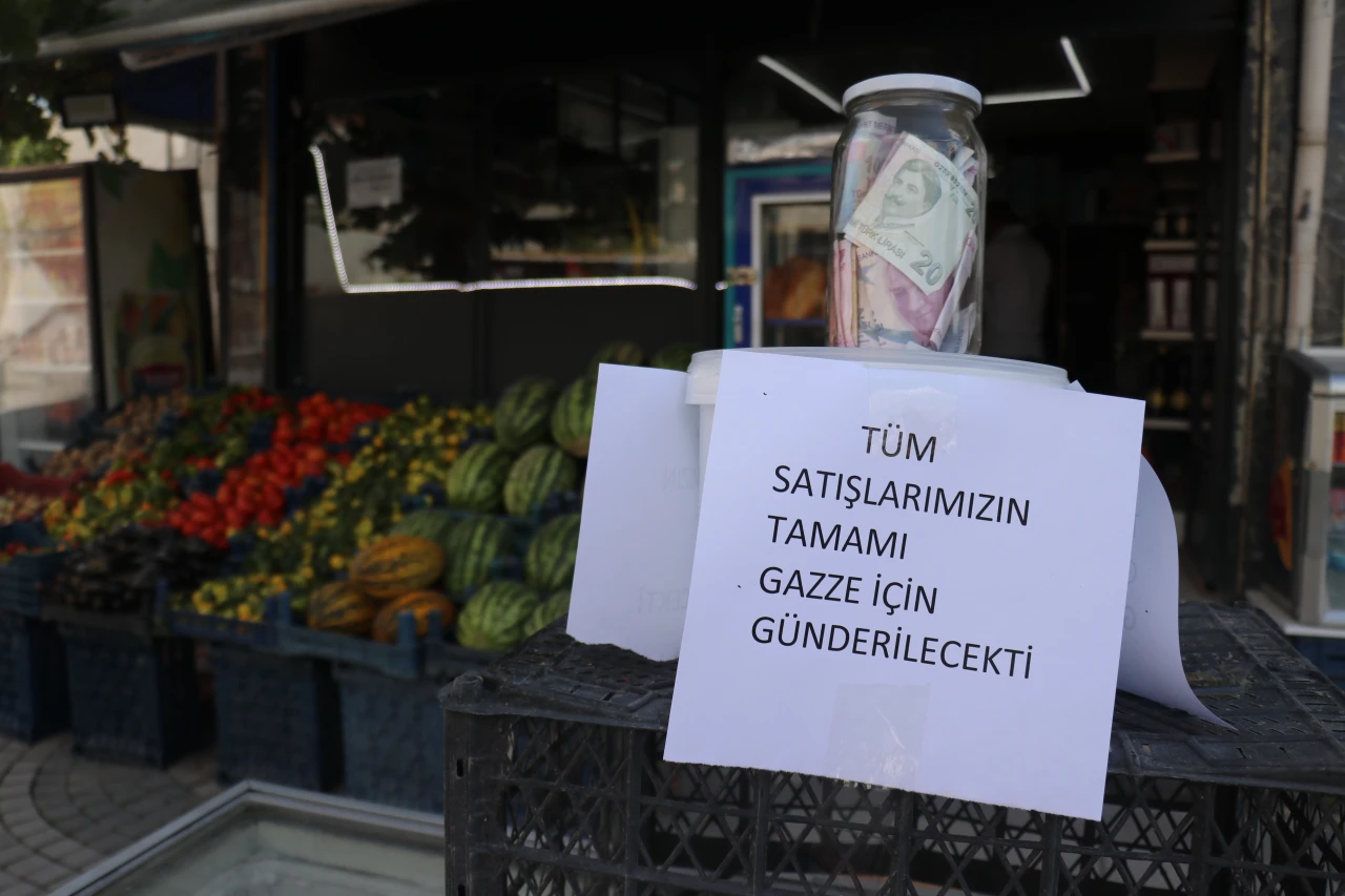 Malatyalı Esnaf Erdal Dönmez Günlük Kazancını Filistin’e Bağışladı