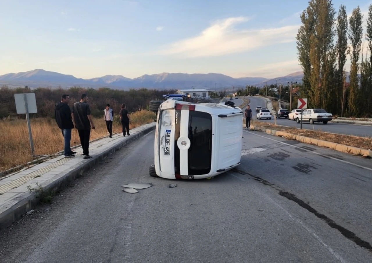 Doğanşehir’de İki Araç Çarpıştı: 3 Kişi Yaralandı!