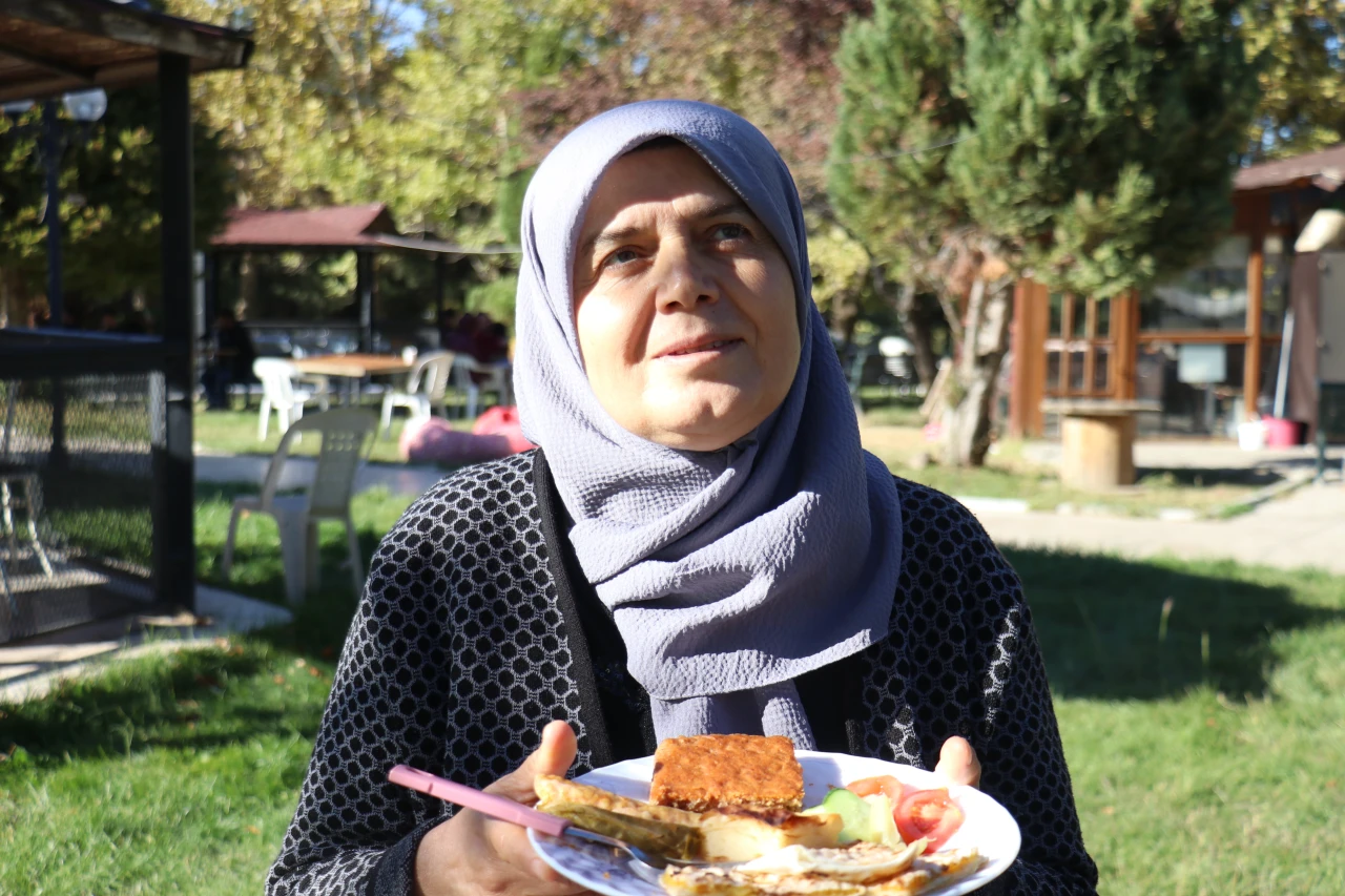 Suna Boran, Malatya’da Öğrencilere Anne Şefkatiyle Hizmet Veriyor