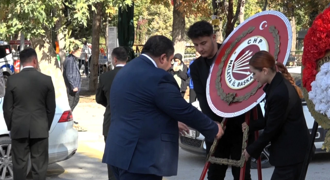 CHP’li Yıldız’dan Alternatif Çelenk Sunma Törenine Tepki