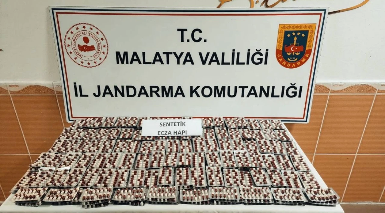 Yeşilyurt’ta Jandarmadan 4 Bin 438 Sentetik Hap Operasyonu