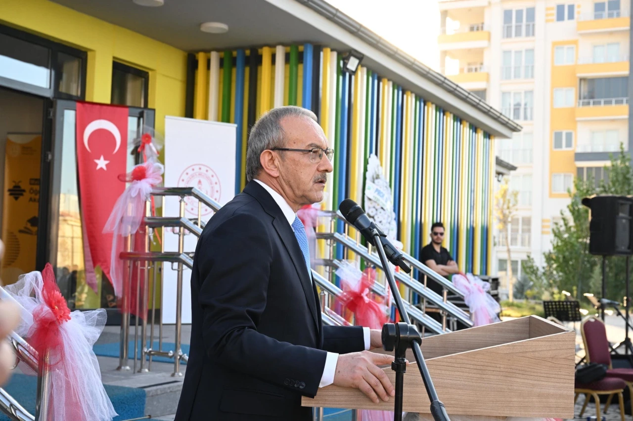 Gerçek Anlamda Yetkin ve Donanımlı Bireyler Yetiştirmeliyiz