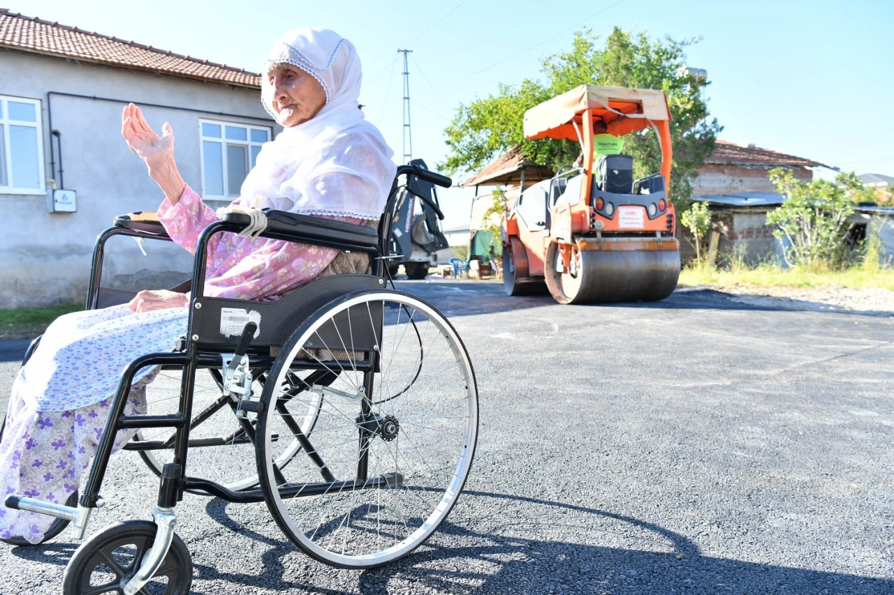 Yeşilyurt Belediyesi’nden 90 Yaşındaki Gülistan Teyze’ye Yol