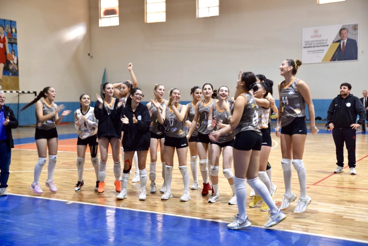 Malatya Nicer Hotel Voleybol Takımı Namağlup Serisini Sürdürüyor