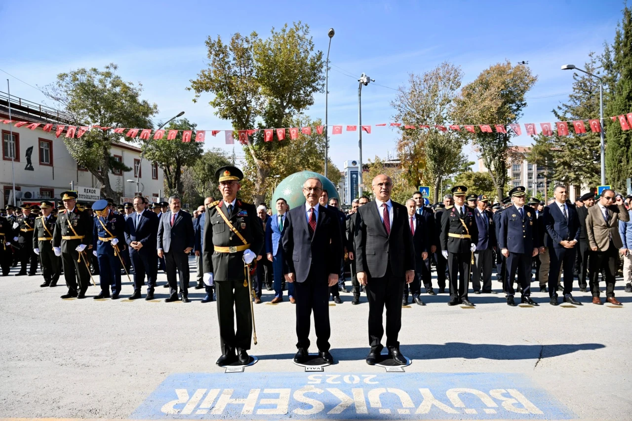 Malatya’da 29 Ekim Cumhuriyet Bayramı Çelenk Sunma Töreni İle Başladı