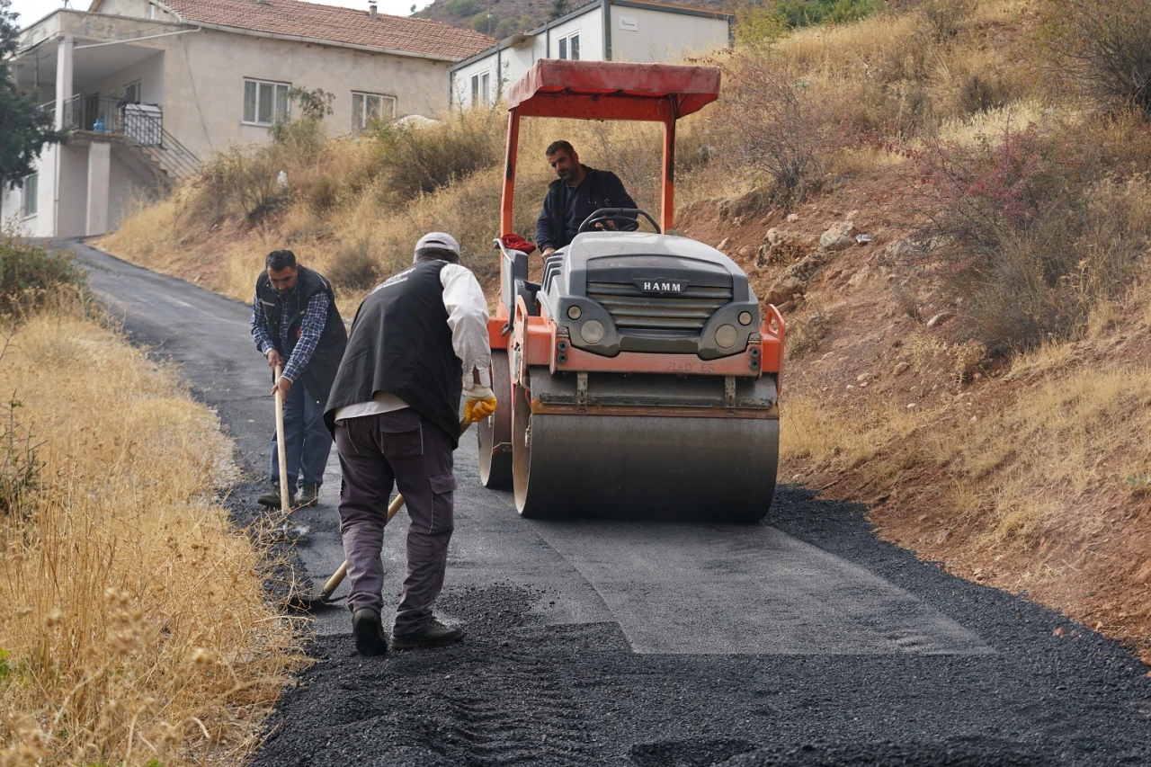 Yeşilyurt Belediyesi Kış Öncesi Asfaltlama Çalışmalarına Hız Verdi
