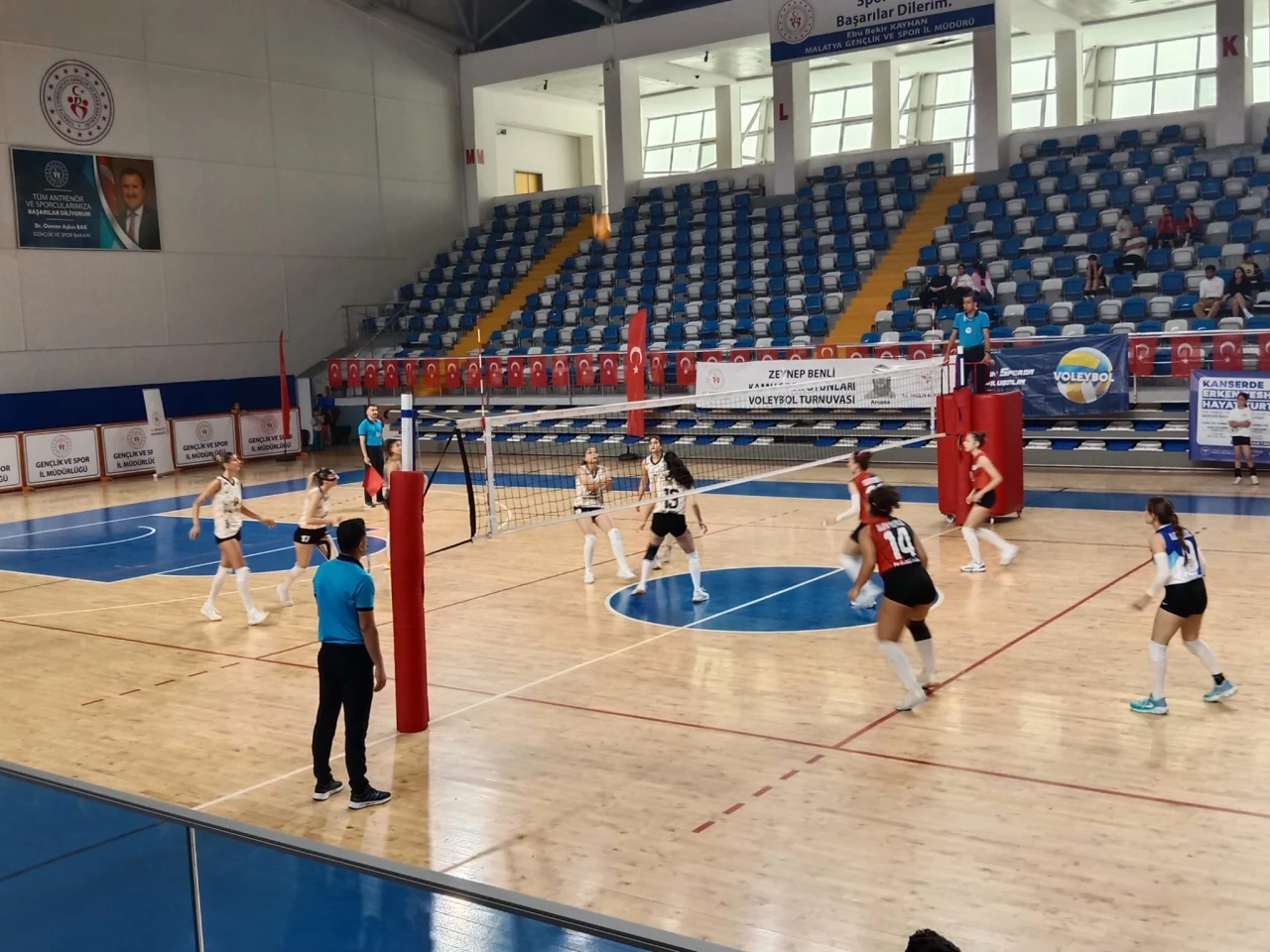 Voleybol Kadınlar Liginde, Malatya Nicer Hotel Set Vermeden Kazandı