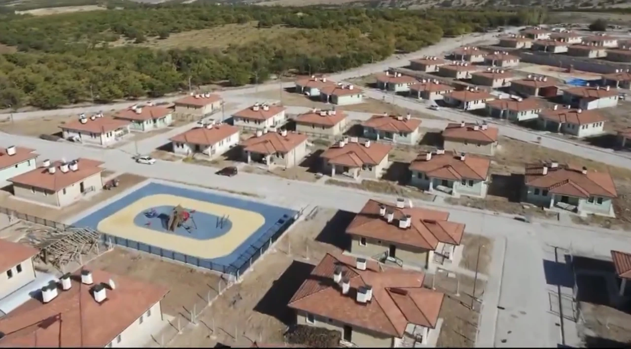 Malatya'da 117 Köy Evi Hak Sahiplerine Teslim Ediliyor