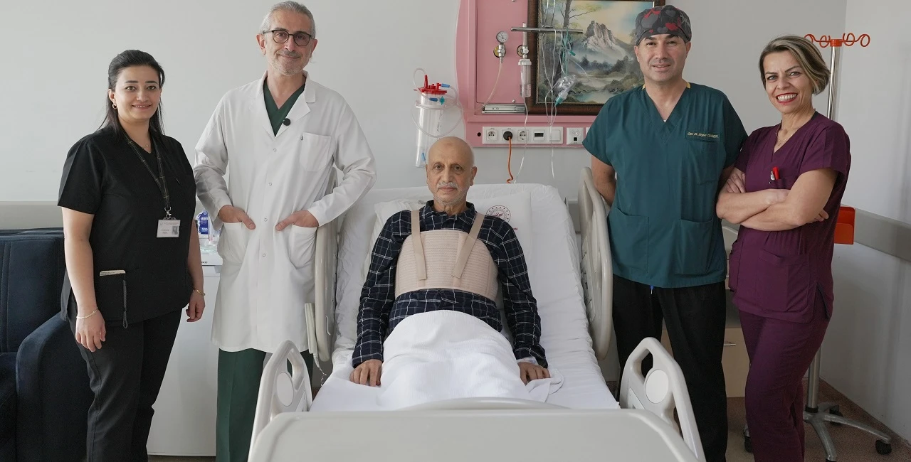 MEAH’da Kalp Tümörü Damar Tıkanıklığı Aynı Operasyonda Tedavi Edildi