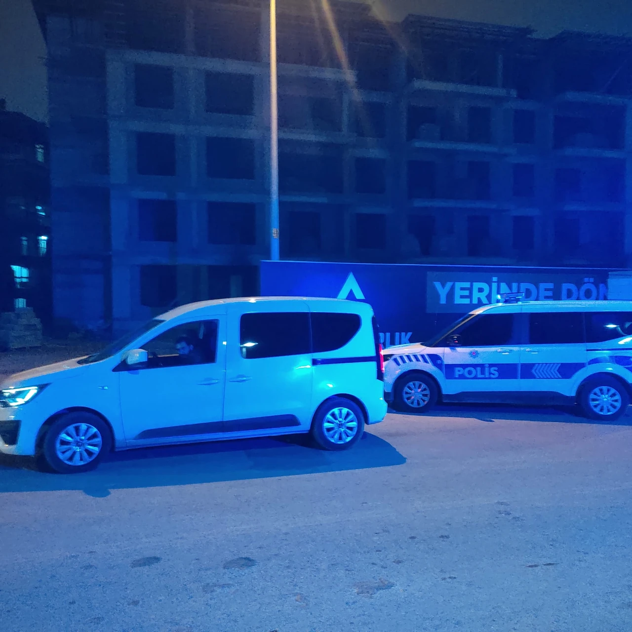 Malatya'da Bıçaklı Kavga: Arkadaşını Boynundan Yaraladı