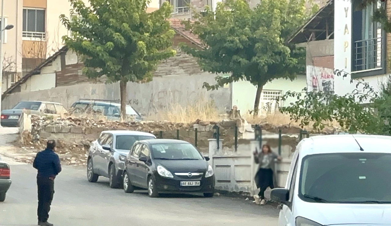 Malatya’da Genç Kadın Kuru Sıkı Silah İle Kriz Yarattı