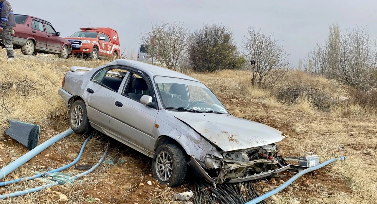 Doğanşehir Söğüt Mahallesi’nde Otomobil Şarampole Devrildi: 3 Yaralı