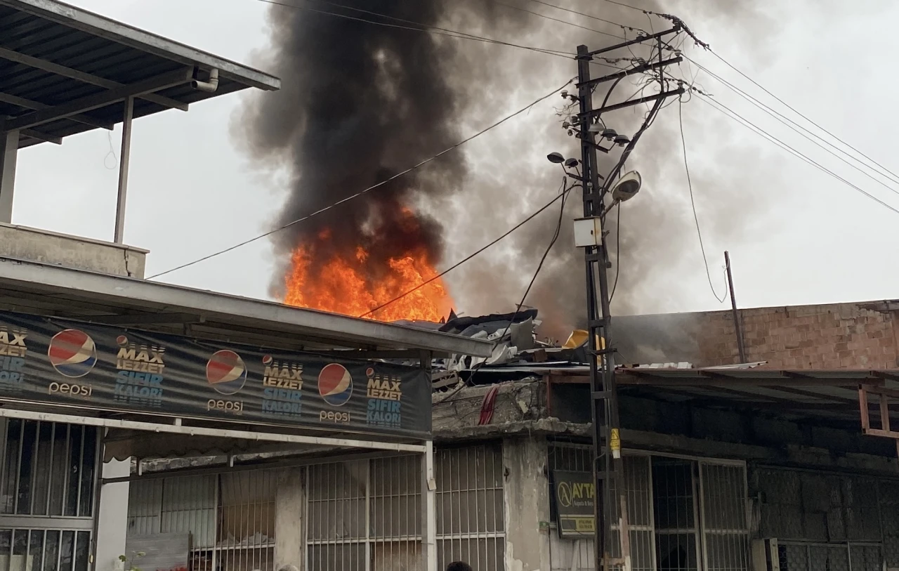 Malatya Sanayi Sitesinde Çatı Yangını Korku Dolu Anlar Yaşattı