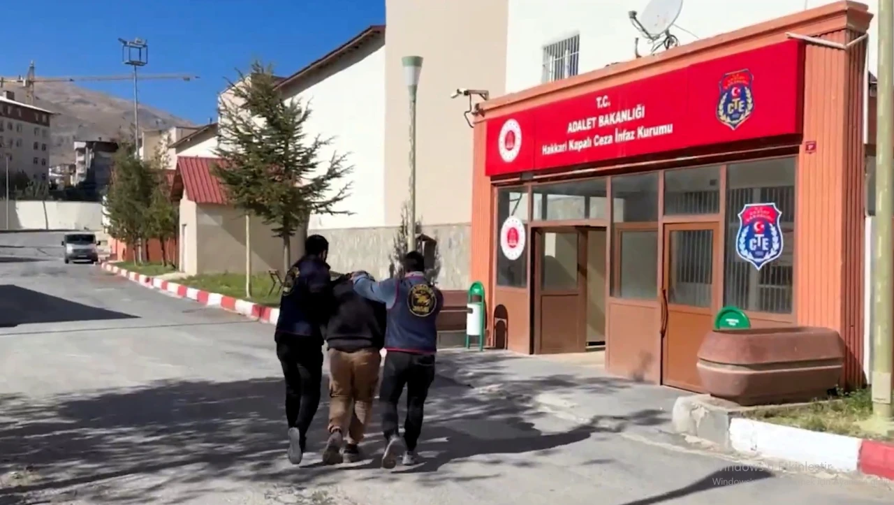 Jandarma Ülke Genelinde 152 Kaçak Şahsı Yakaladı.!