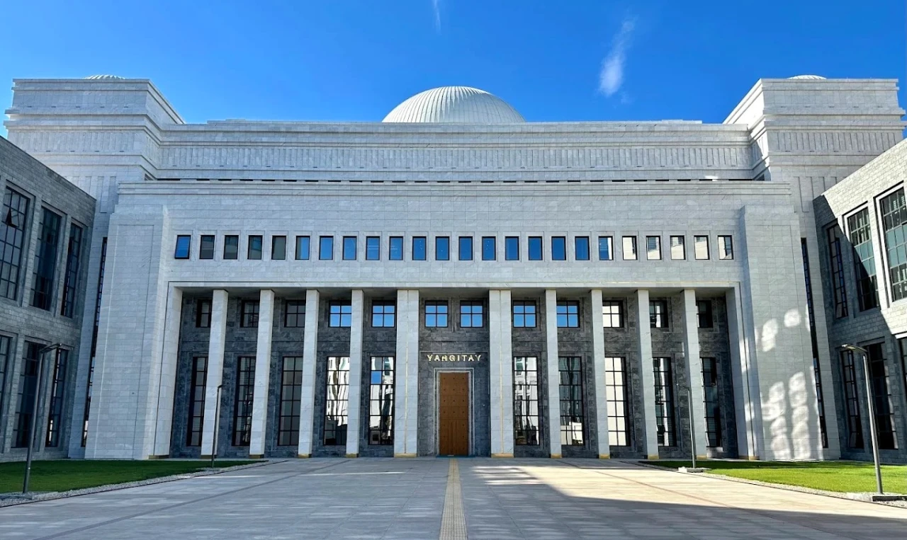 Komşunuzun Balkonuna Halı Silkelerken Bir Kez Daha Düşünün