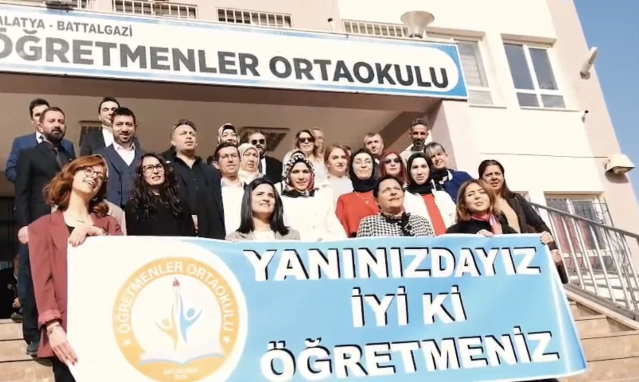 Öğretmenler Mikrofon Başına Geçti: 24 Kasım’a Özel Klip
