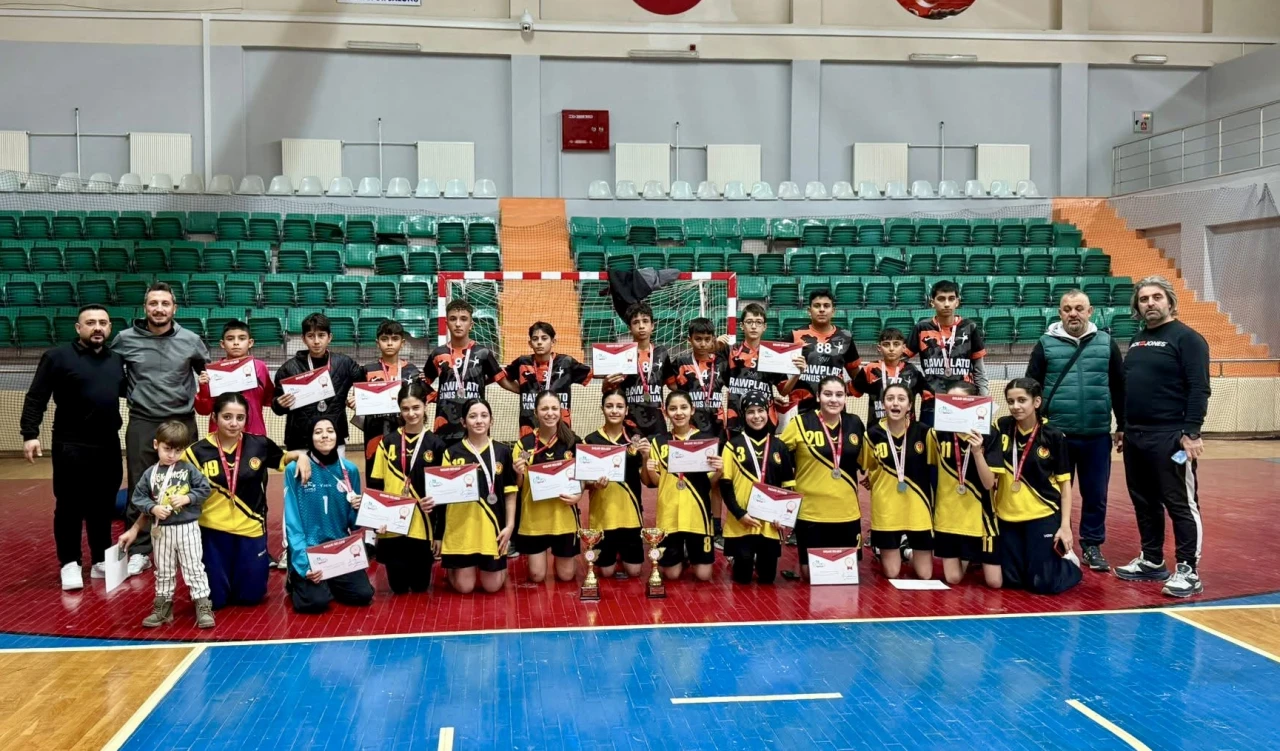 Malatya'da Hentbolun "Yıldızları" Belli Oldu: İşte Şampiyon Okullar