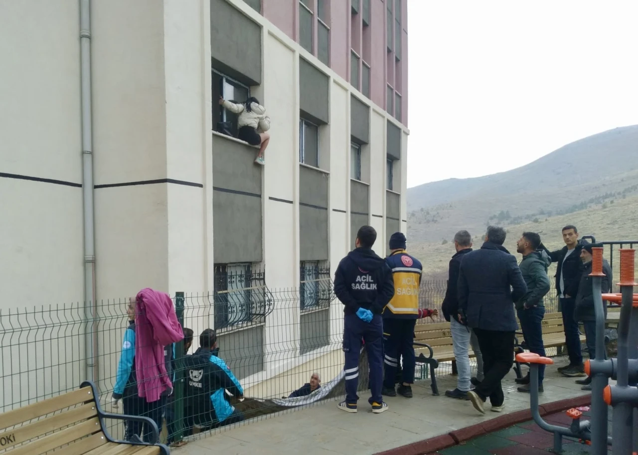 Yakalanacağını Anlayınca İkinci Kattan Aşağı Atladı