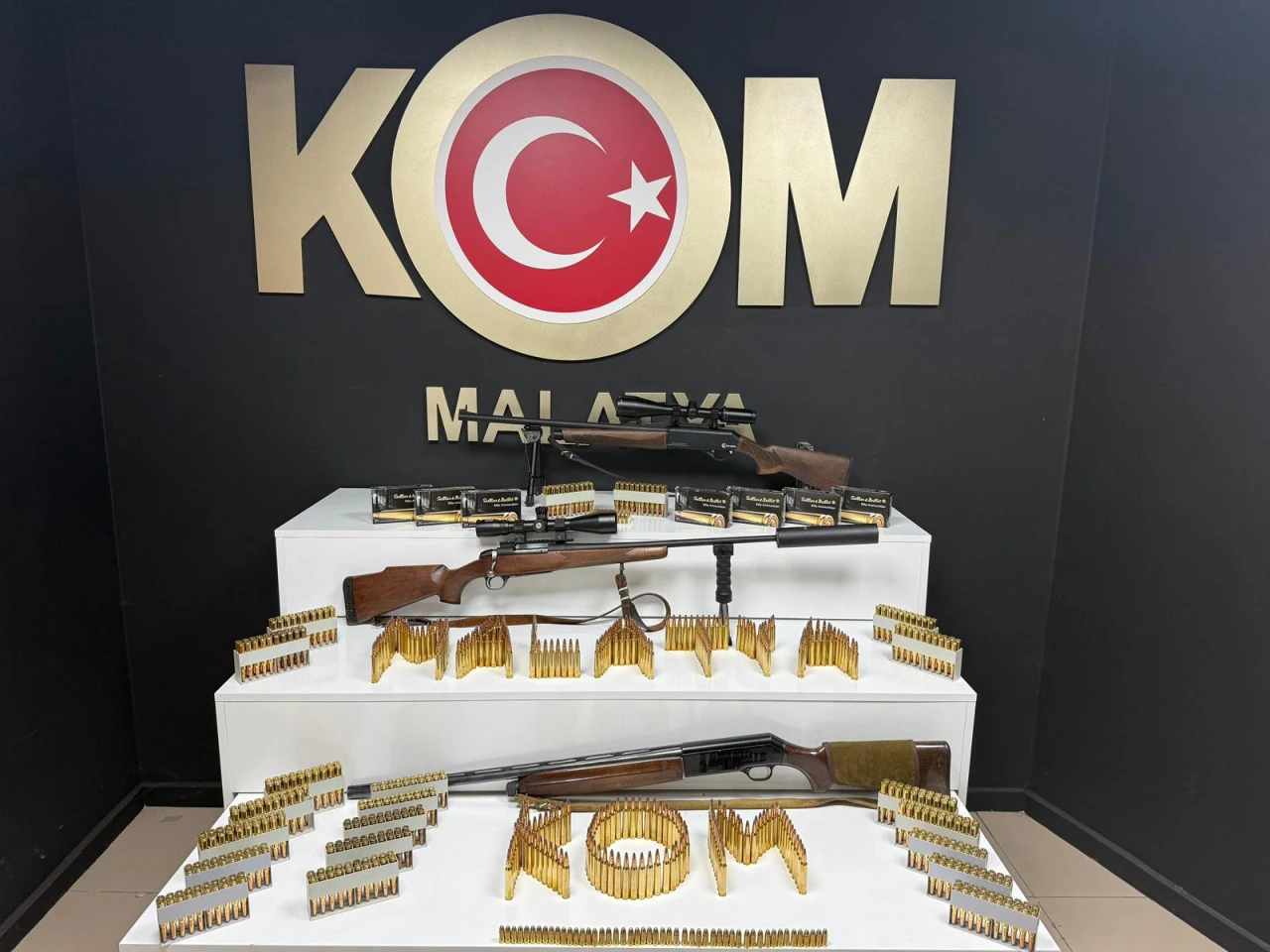 Malatya'da Cephanelik Gibi Evlere Baskın: Çok Sayıda Silah Çıktı