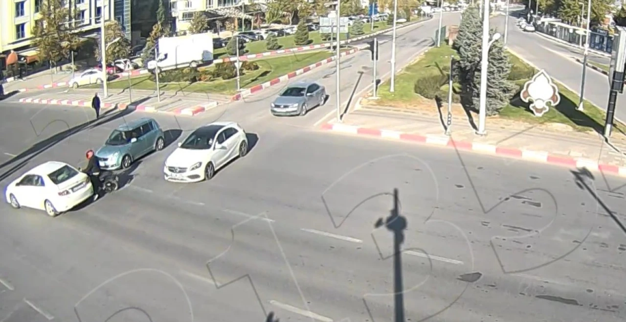 Malatya'da Feci Kazalar Kamerada: Elektrikli "Amy" Direğe Çarptı