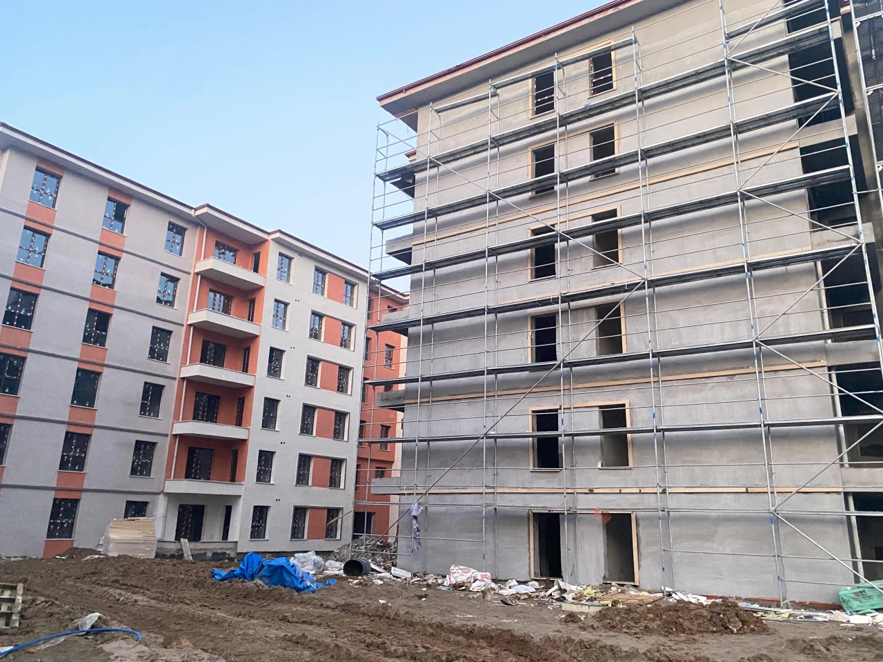 Malatya TOKİ'de İş Kazası: 23 Yaşındaki İşçi Çatıdan Düştü