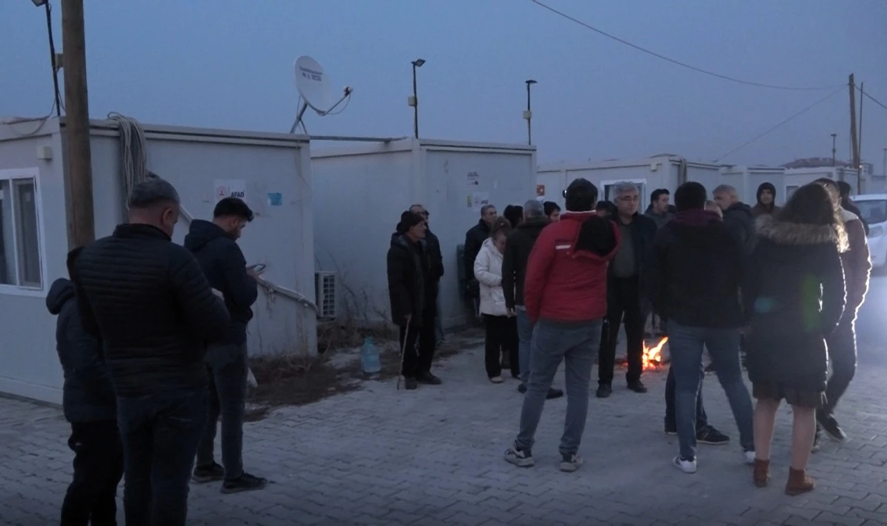 Malatyadaki Geçici Barınma Merkezinde Tahliye Çalışmaları Devam Ediyor
