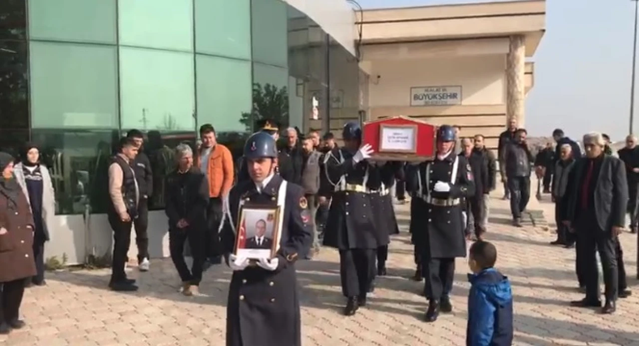 Emekli Asker Çetin Apohan'a Hüzünlü Veda: Bayrağı Kızına Verildi