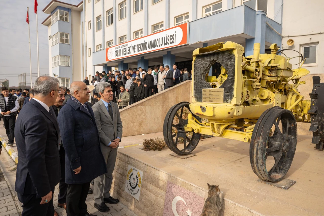 Başkan Er Gençlere Tarih Verdi: "2026'da Malatya Tamamen Ayağa Kalkacak"