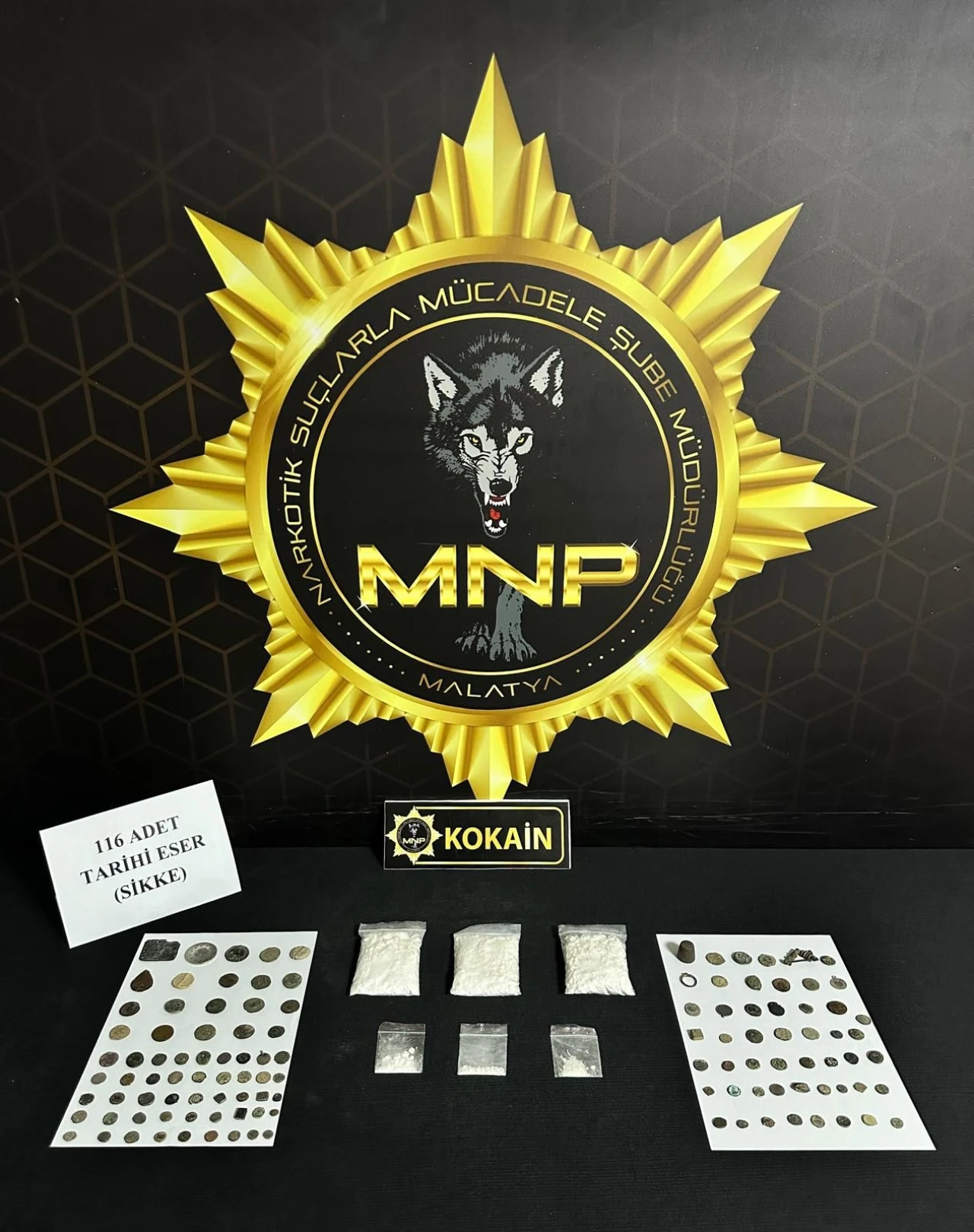 Narkotik Operasyonda Kokain Ve Sikke Ele Geçirildi