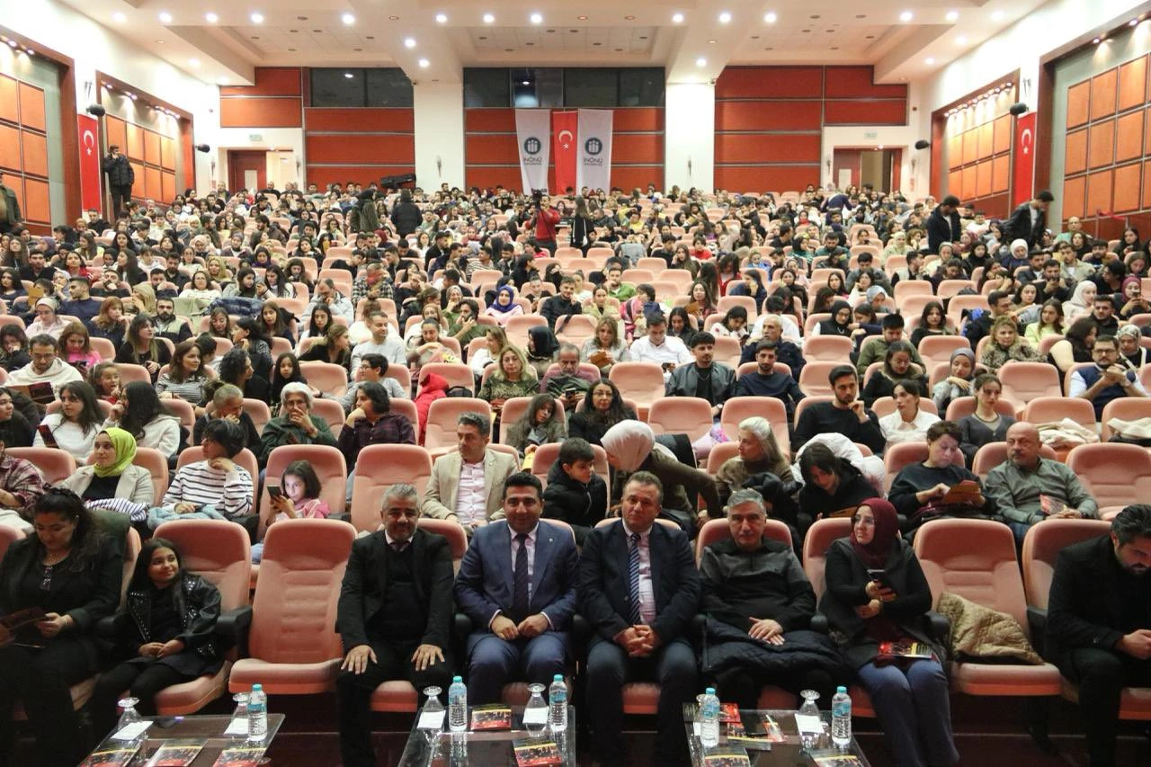 İnönü Üniversitesi'nde 50. Yıl Coşkusu: Kemanın Sesi Büyüledi