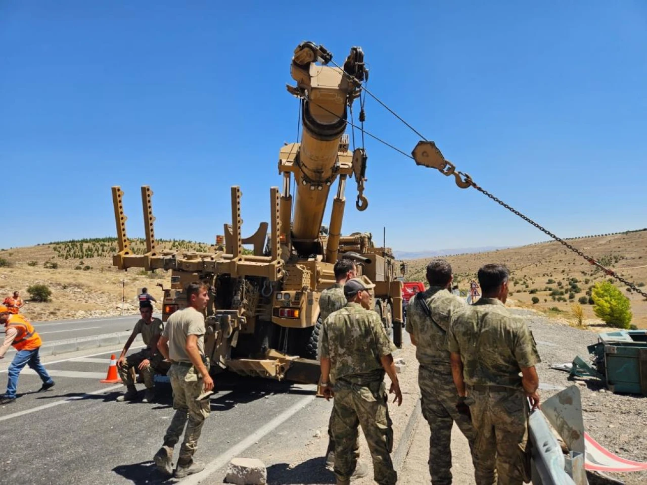 Malatya'da askeri araç devrildi: 2 asker yaralandı