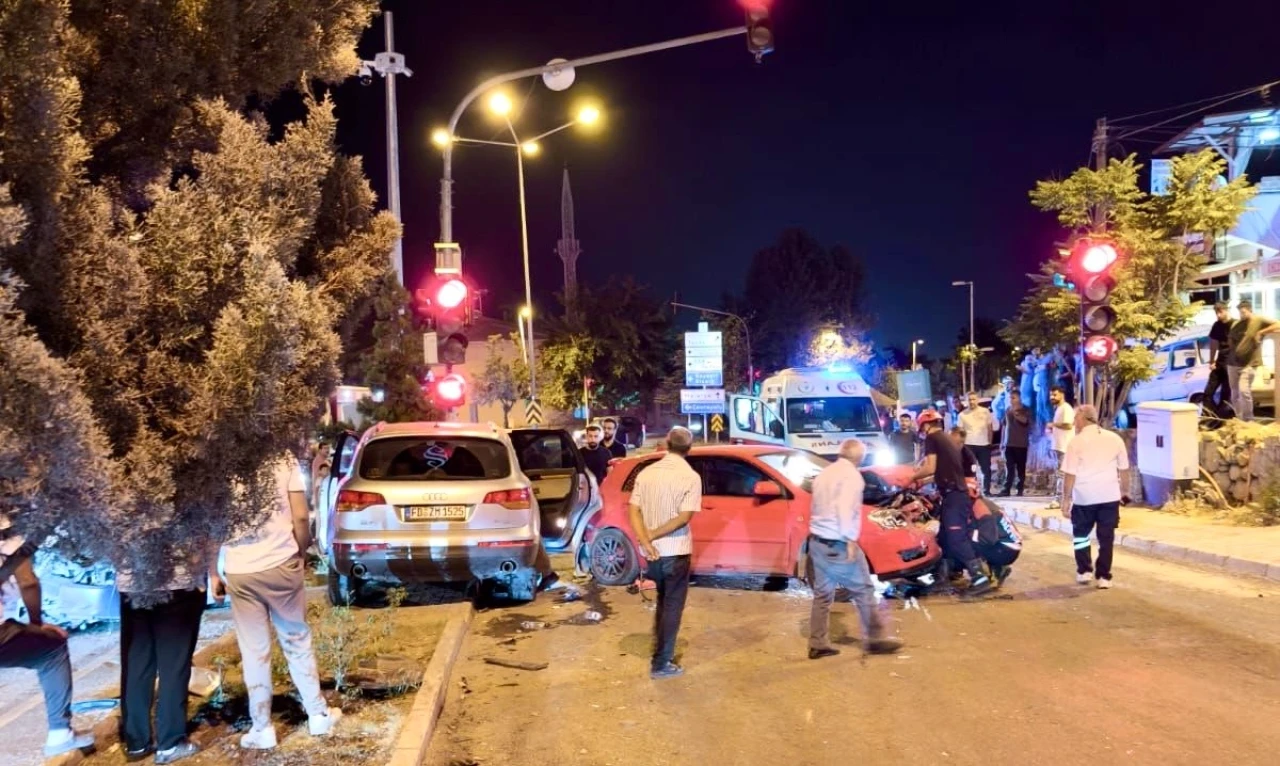 Yeşilyurt’ta 4 aracın karıştığı kazada 7 yaralı