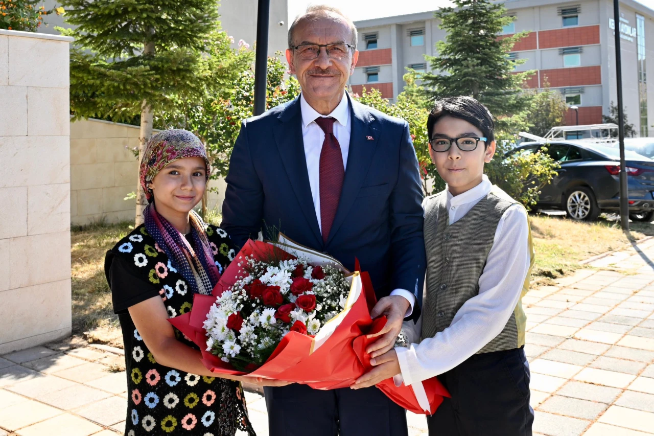 Vali Seddar Yavuz Arapgir’de muhtarlarla buluştu