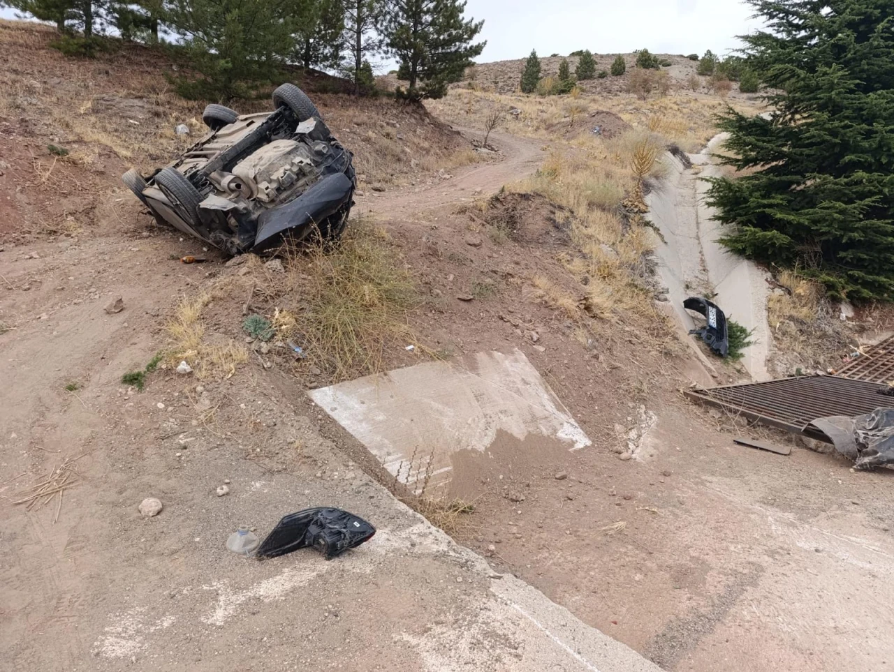 Malatya’da otomobil su kanalına girip ağaca çarptı: 1 yaralı