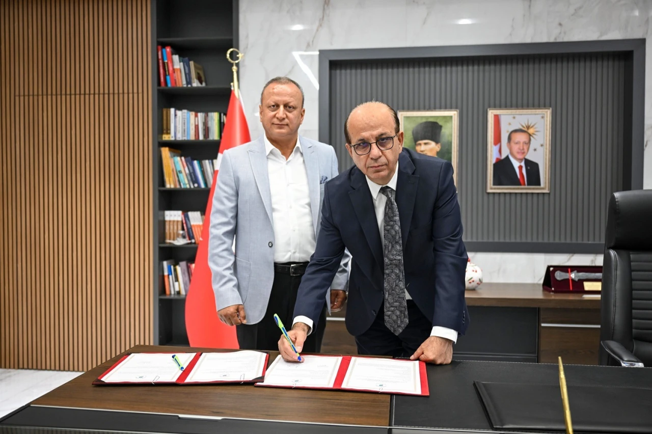 Başkan İlhan GEÇİT Özalper Mahallesine İnşa Edilecek Taziye Evinin Protokolünü İmzaladı