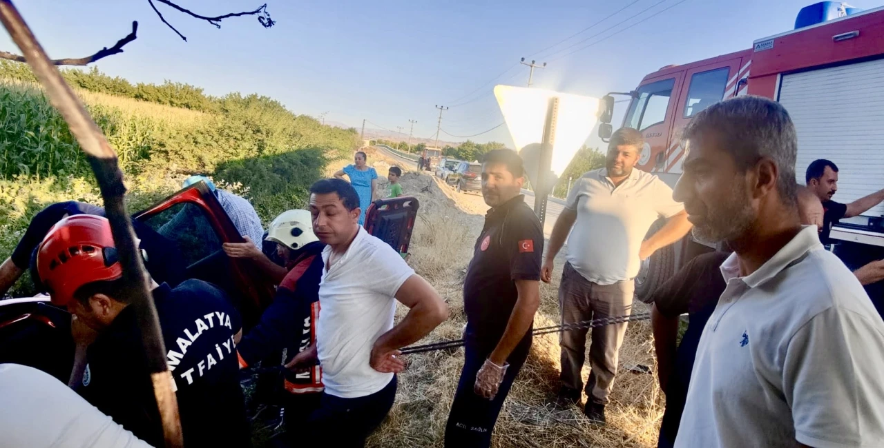 Battalgazi’de İki Araç Çarpıştı: Biri Çocuk 4 Yaralı