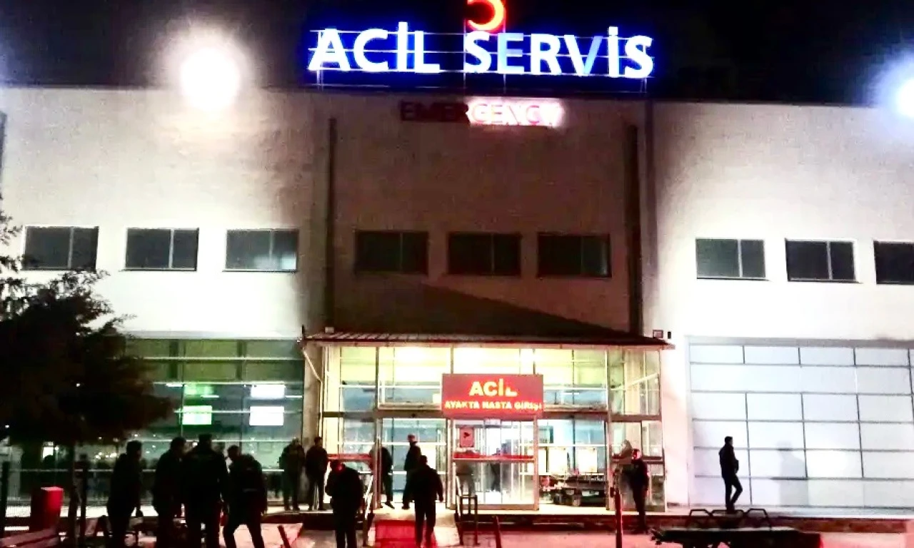 İşyeri Önünde Silahlı Saldırı: 2 Yaralı, 3 Gözaltı
