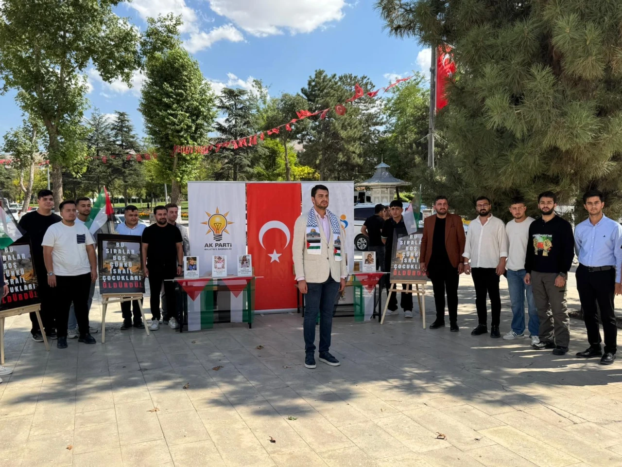 AK Parti gençlik kollarından “boş sıralar” eylemi