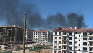 TOKİ şantiyesinde molozların yakılmasıyla gökyüzü karardı