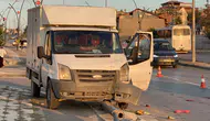 Önce Yayaya Sonra Direğe Çarpıp Kaldırıma Çıktı!