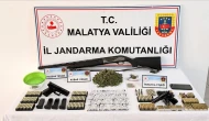 Malatya’da jandarmadan operasyon: Çok sayıda mühimmat ve esrar ele geçirildi!