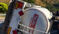 Malatya-Adıyaman Yolunda Tanker Devrildi, Yakıt Yola Sızdı