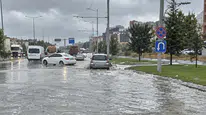 Malatya’da Sokaklar Göle Döndü, İşyerlerini Su Bastı