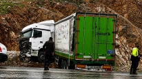 Tır Kazası Sonucu Sürücü Yaralandı: Hastaneye Sevk Edildi