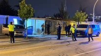 Malatya Güney Kuşak Yolu'nda Feci Kaza: Araçlar Konteyner ve Direğe Çarptı, 1 Yaralı